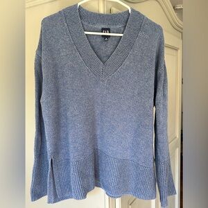 Gap Split Hem Sweater heather blue size M